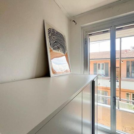 Small Flat Milano Bagian luar foto