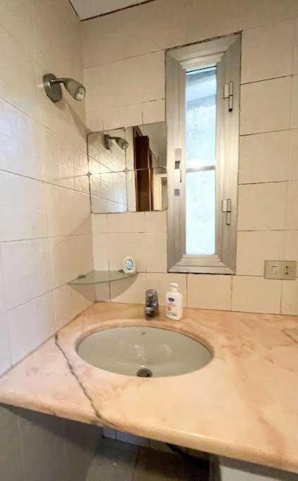 Small Flat Milano Bagian luar foto