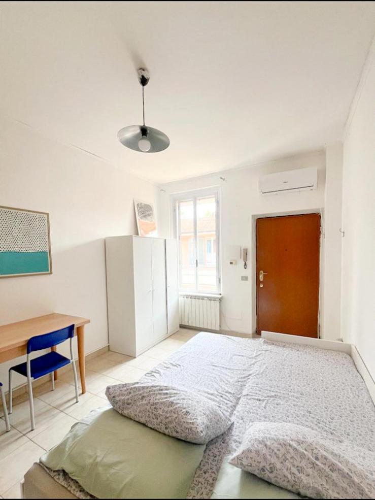 Small Flat Milano Bagian luar foto