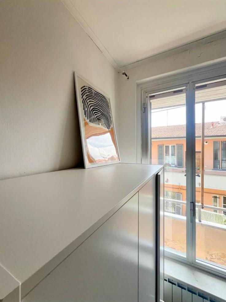 Small Flat Milano Bagian luar foto
